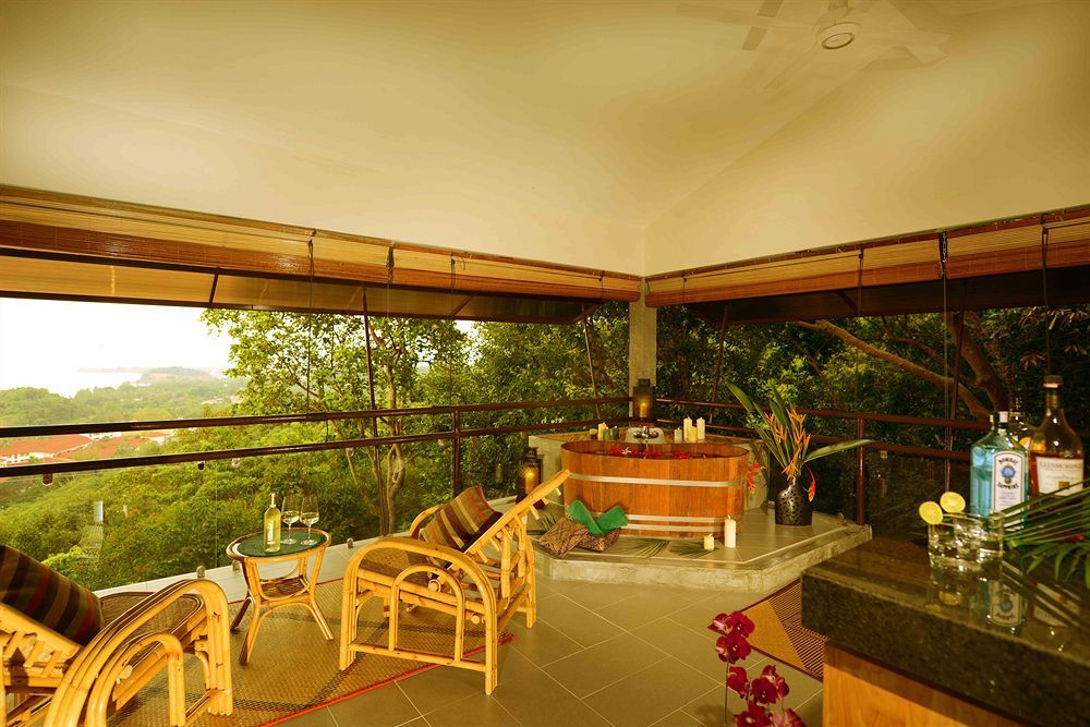 Ambong Rainforest Retreat Pantai Tengah  Buitenkant foto